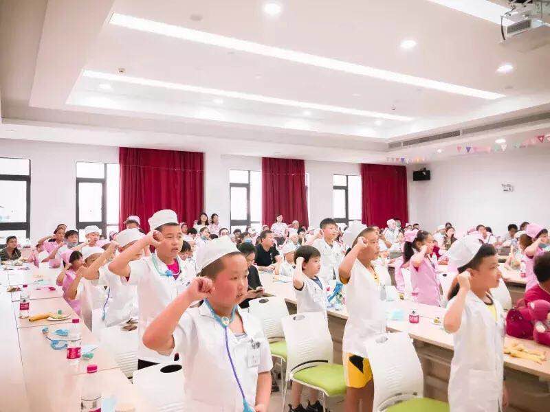 精彩回顾丨华西“小小医生体验营”欢乐落幕